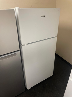 Hotpoint Top Freezer Fridge – White, Clean, Works Great