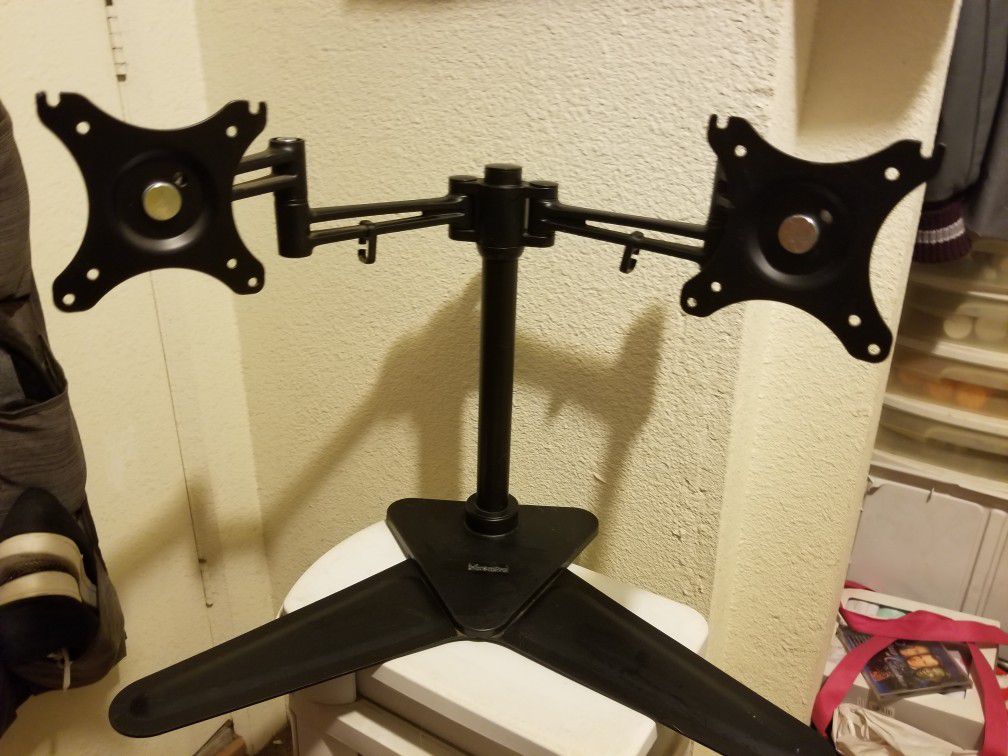 Dual monitor stand. 25.00 or best Offer.