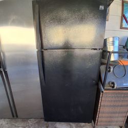 SEMI-NEW BLACK FRIDGE 