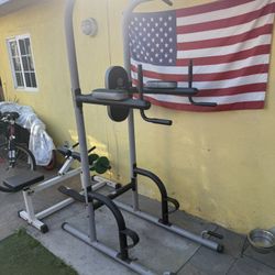 Golds Gym Body tower