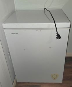 Hisense 5.0 Cu. Ft. Chest Freezer – Works Great
