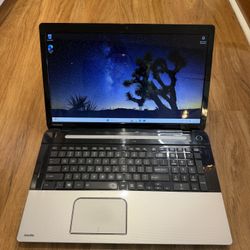 Toshiba Satellite L75 core i5 4th gen 16GB Ram 256GB SSD Windows 11 Pro 17” HD Screen Laptop with charger in Excellent Working condition!!!!!  Specifi