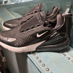 nike air  size 6 de mujer en buebas condiciones solo le faltan aguhetas 