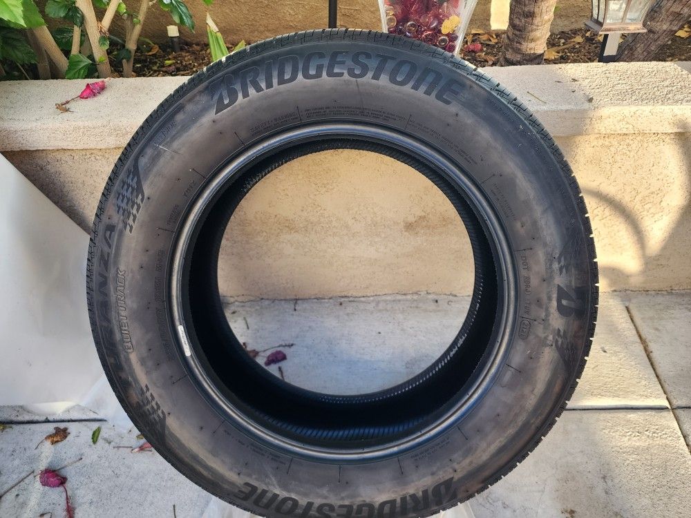 Bridgestone Turanza 17" Tire 235/60R17