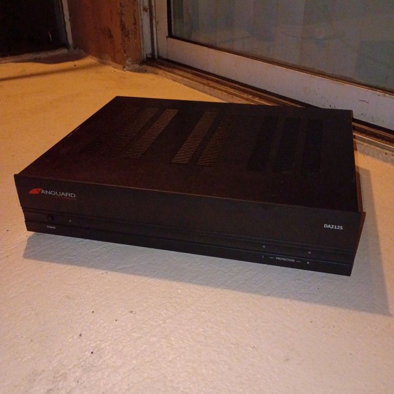  Vanguard DA2125 2 Channel Power Amplifier- 125 WPC Sounds Great! Bridgable Too!