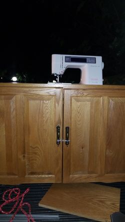 Memory Craft 8000 Sewing machine with cabinet
