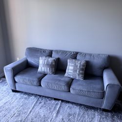 Gray Couch With Cushions 
