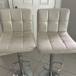 2 Bar Stools