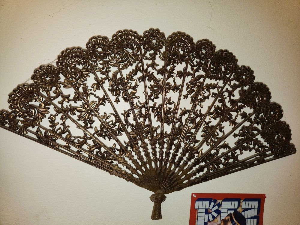 Decreative Gold Fan