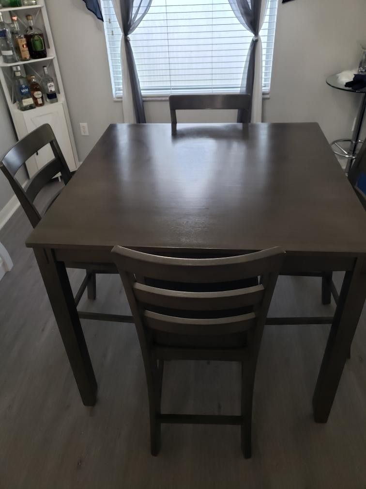 Pub Table Like New.