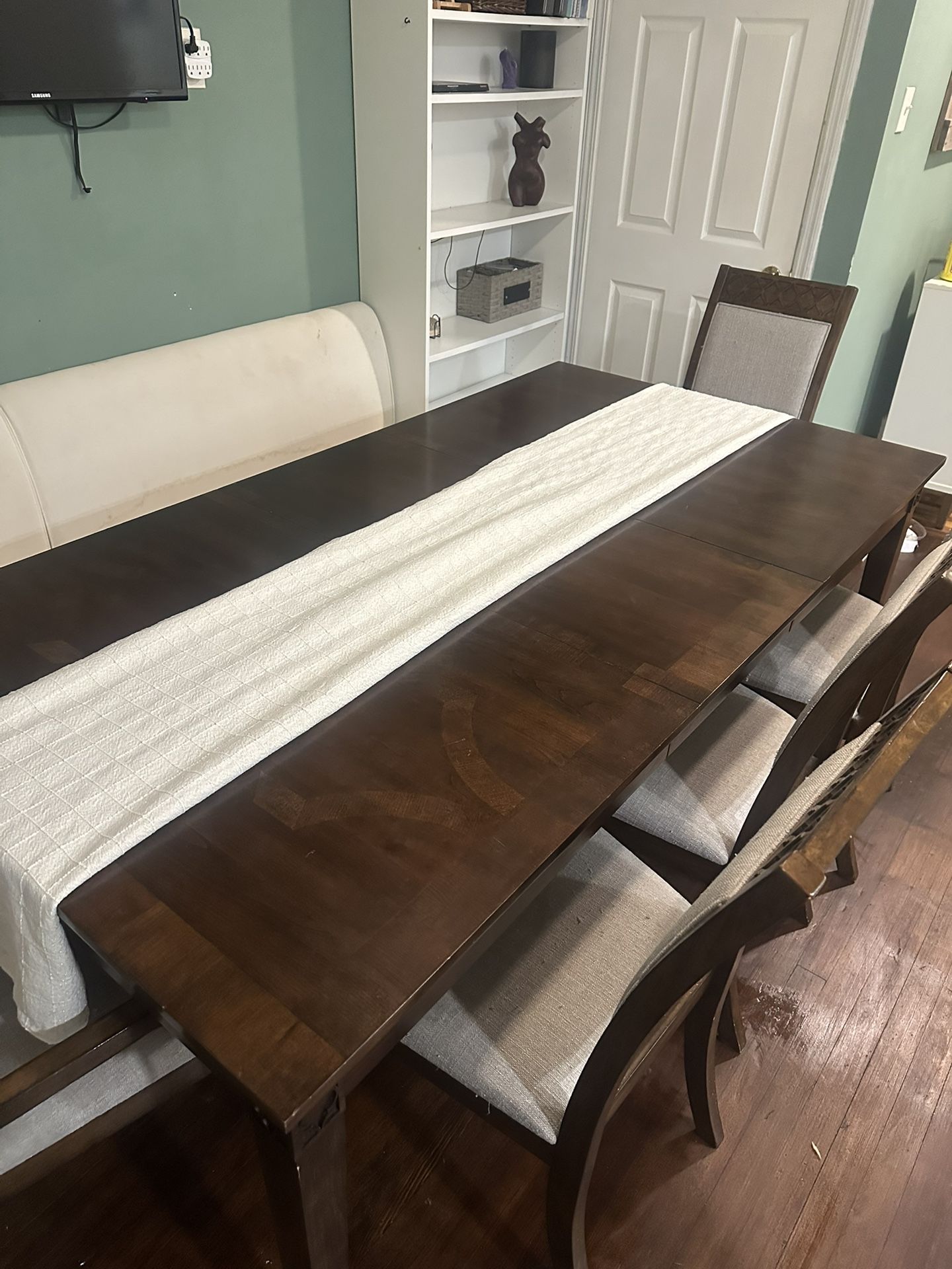 Dining Table + 8 chairs