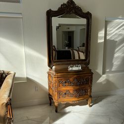 End Table And Mirror ! Great Condition 