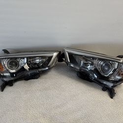 2024 Toyota 4Runner Halogen Headligth Rigth and Left OEM Factory