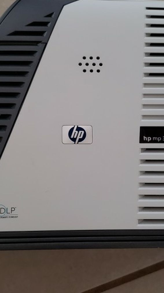 HP mp 3130 DLP Projector w/remote