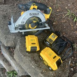 Dewalt Circular Saw 2 Batteries And Charger 