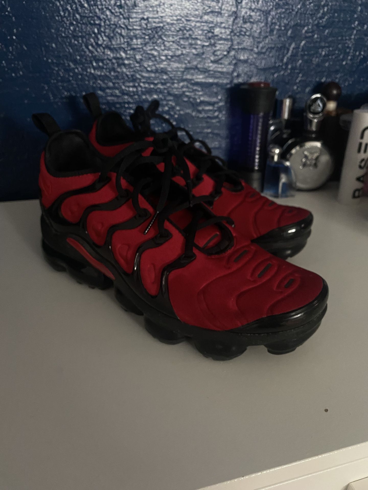 Nike Air Vapormax Plus (red and black size 10.5)