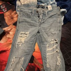 Hollister Ripped Jeans 