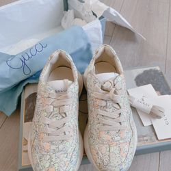 New- Gucci Sneaker  ( Size 36)