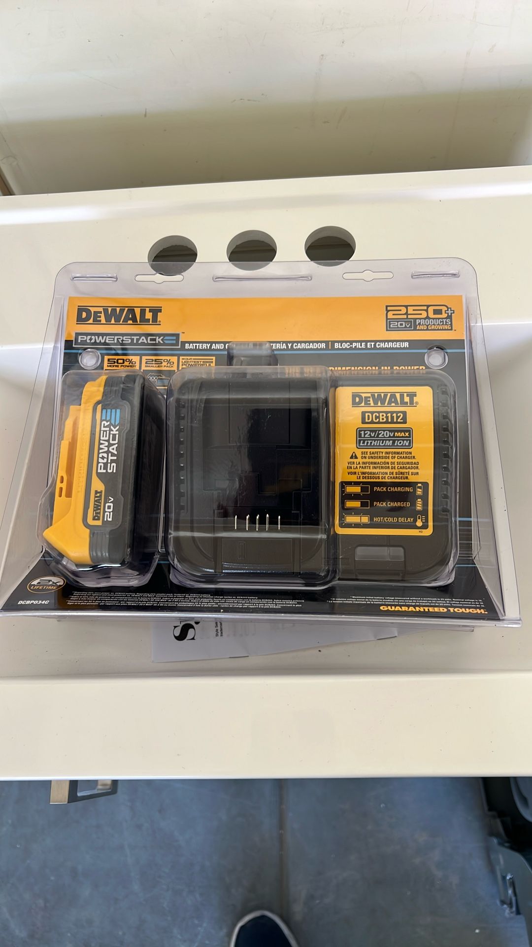 Dewalt 20 V Battery And Charger