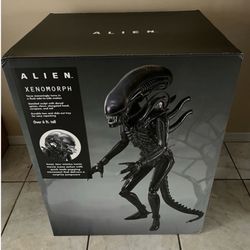 Alien xenomorph animatronic NIB