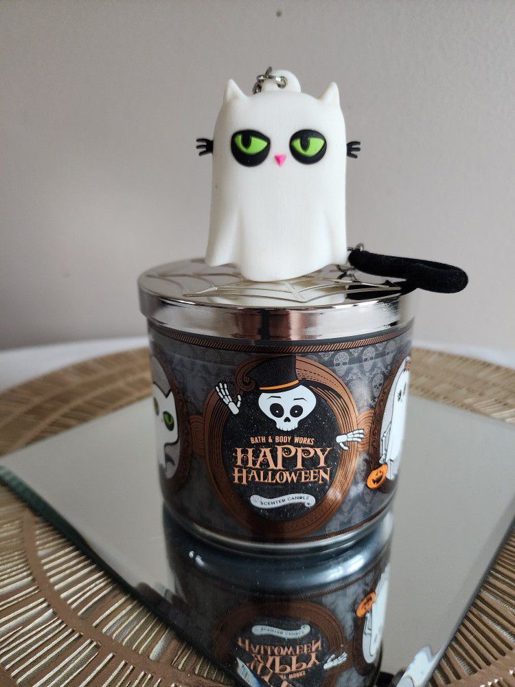 Rare BATH AND BODY WORKS HAPPY HALLOWEEN  CANDLE AND HOLDER