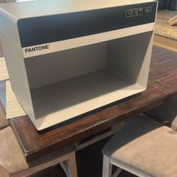 PANTONE 3 LIGHT BOX X-RITE