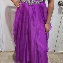 Girls/womens Dress Size Medium (Runs Small) 