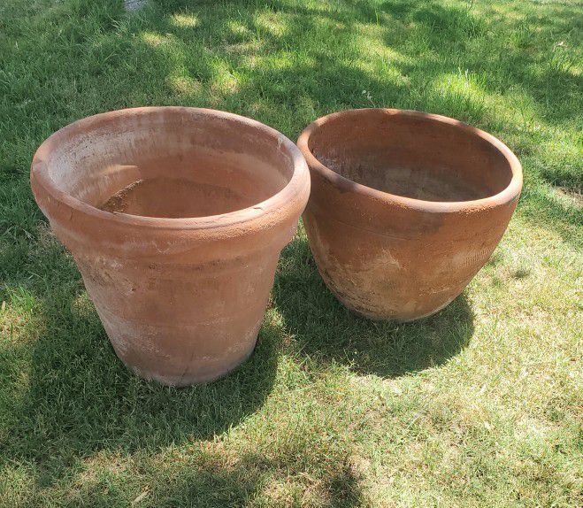 2 Xl Clay Flower Pots 