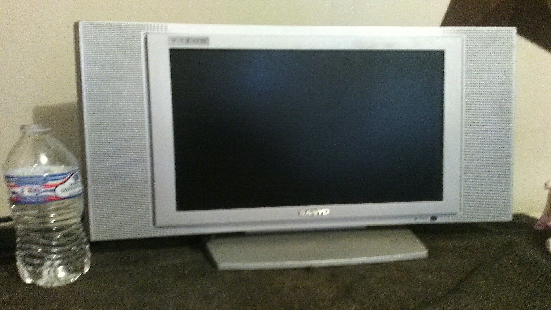 Small Sanyo "VIZON" TV