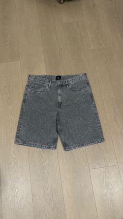 h n m Jorts