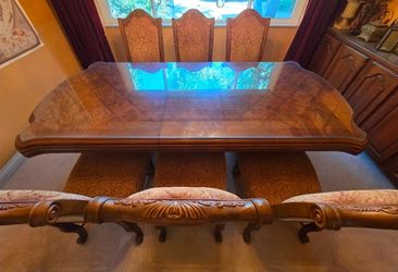 Veneer Top + 10 Chairs & 2 Extra Leaves