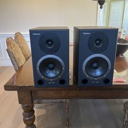 Roland DS 90 A24 Bit Digital Bi Amp Monitors