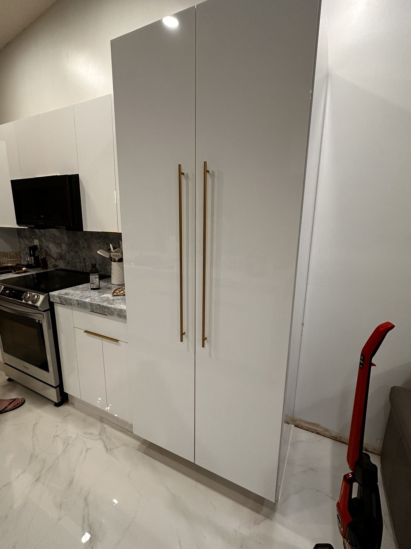 Cabinet Pull Bar 33” Honey Brushed Gold