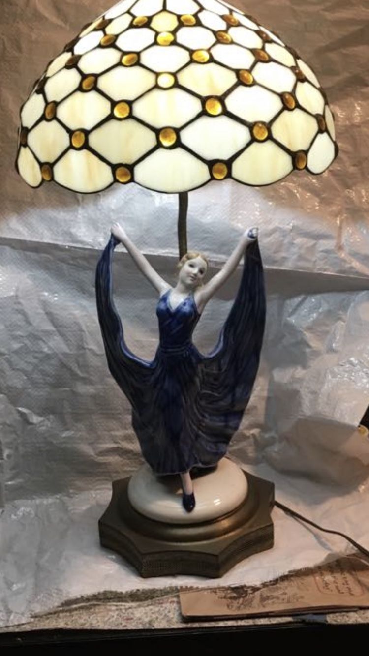 Att Nouveau Antique Lamp