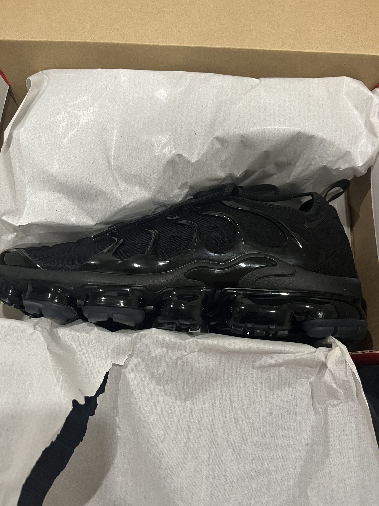 vapor max size 11 for Sale in Alburtis, PA - OfferUp