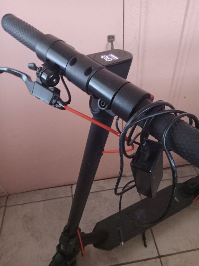 ELECTRIC SCOOTER WORK GREAT AND CHARGER READY FOR RIDE