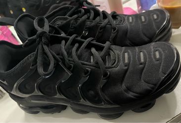 Size 8 men’s Air Vapormax Shoes