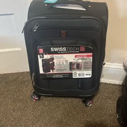 Swiss Tech Executive Oversized 360 Wheel Turning Suitcase 