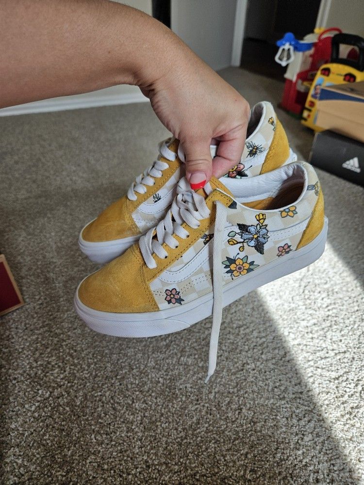 Womans Vans Size 7