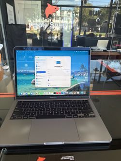 Apple 13” MackBook Pro M1 Chip 8 GB RAM 256SSD! 90 Days Warranty! Financing available!
