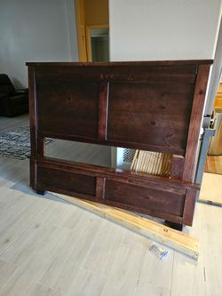 Queen wood bed