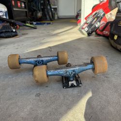 Thunder skate trucks