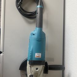 Makita 7” Grinder Model GA7021 One Year Warranty 