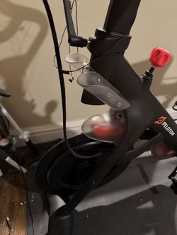 2021 Peloton Bike 2nd Gen Excellent Condition Under 50 Rides - Bronxville, NY