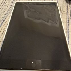 3 Ipads 7th Gen 32gb. Cellular