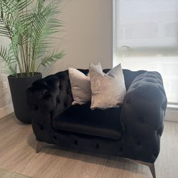 Black Sofas 
