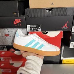 DS Adidas VL Court 3.0 K White Flash Aqua size 5.5Y 