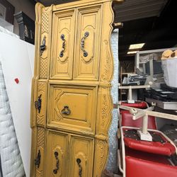 Beautiful H33”L79”x 20” W