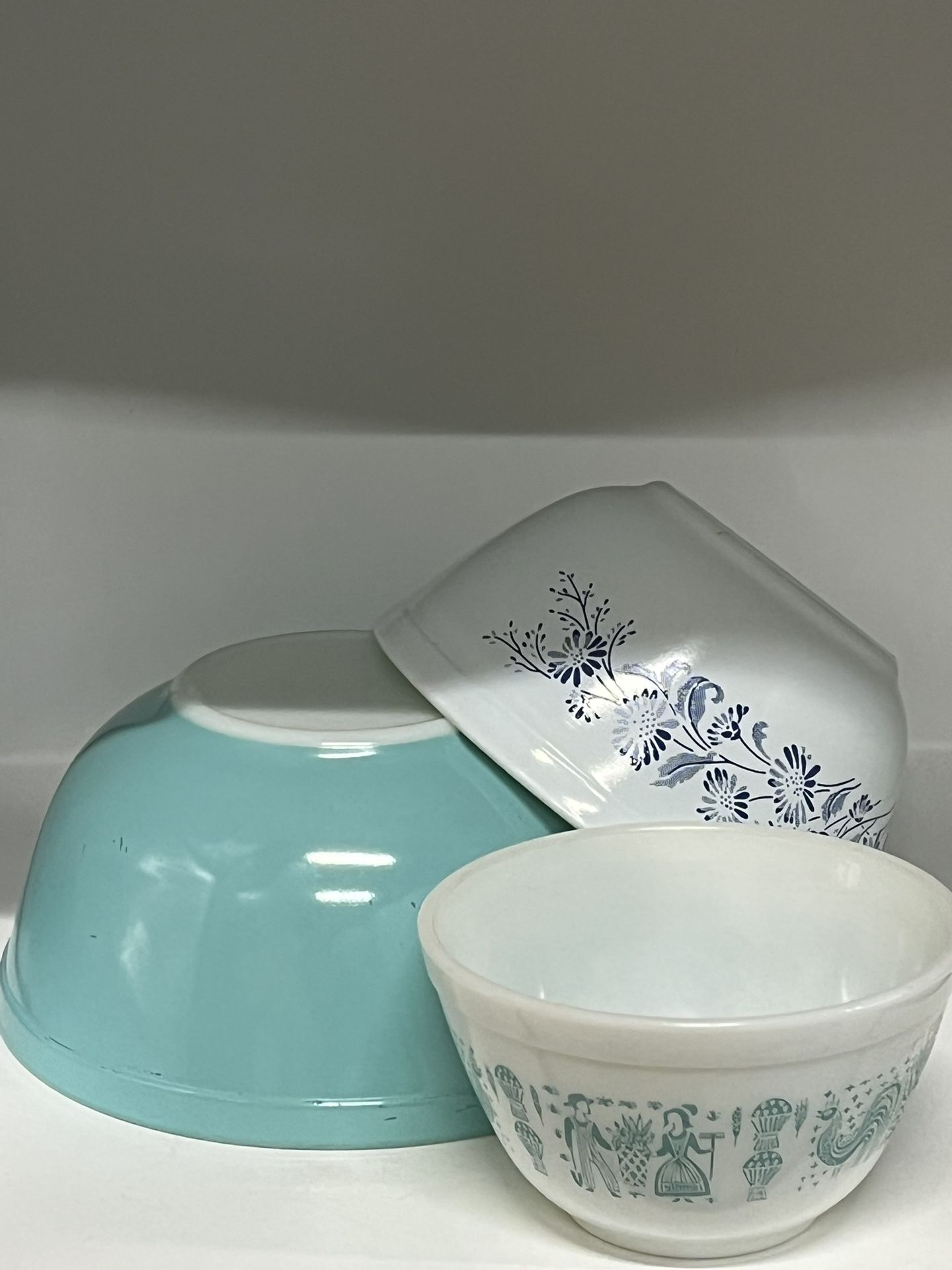 Vintage Pyrex Turquoise #403, Colonial Mist #402 And Butterprint #401 Mixing Bowls