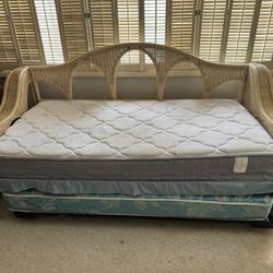 Twin Day Bed With Trundle & 2 Mattresses & Sheets